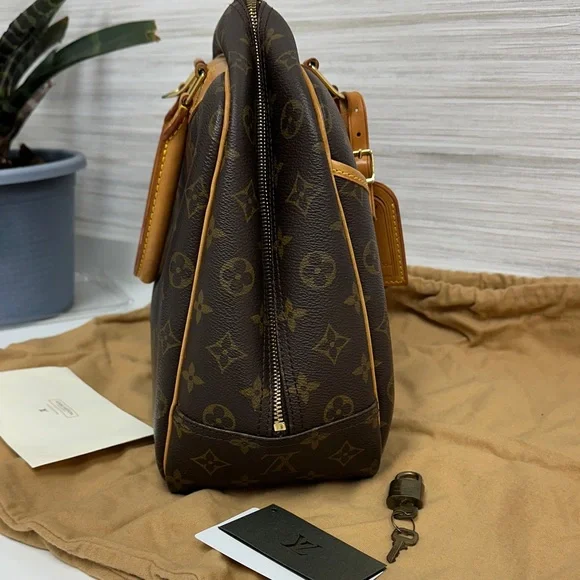 Louis Vuitton Monogram Bag . - Picture 3 of 16